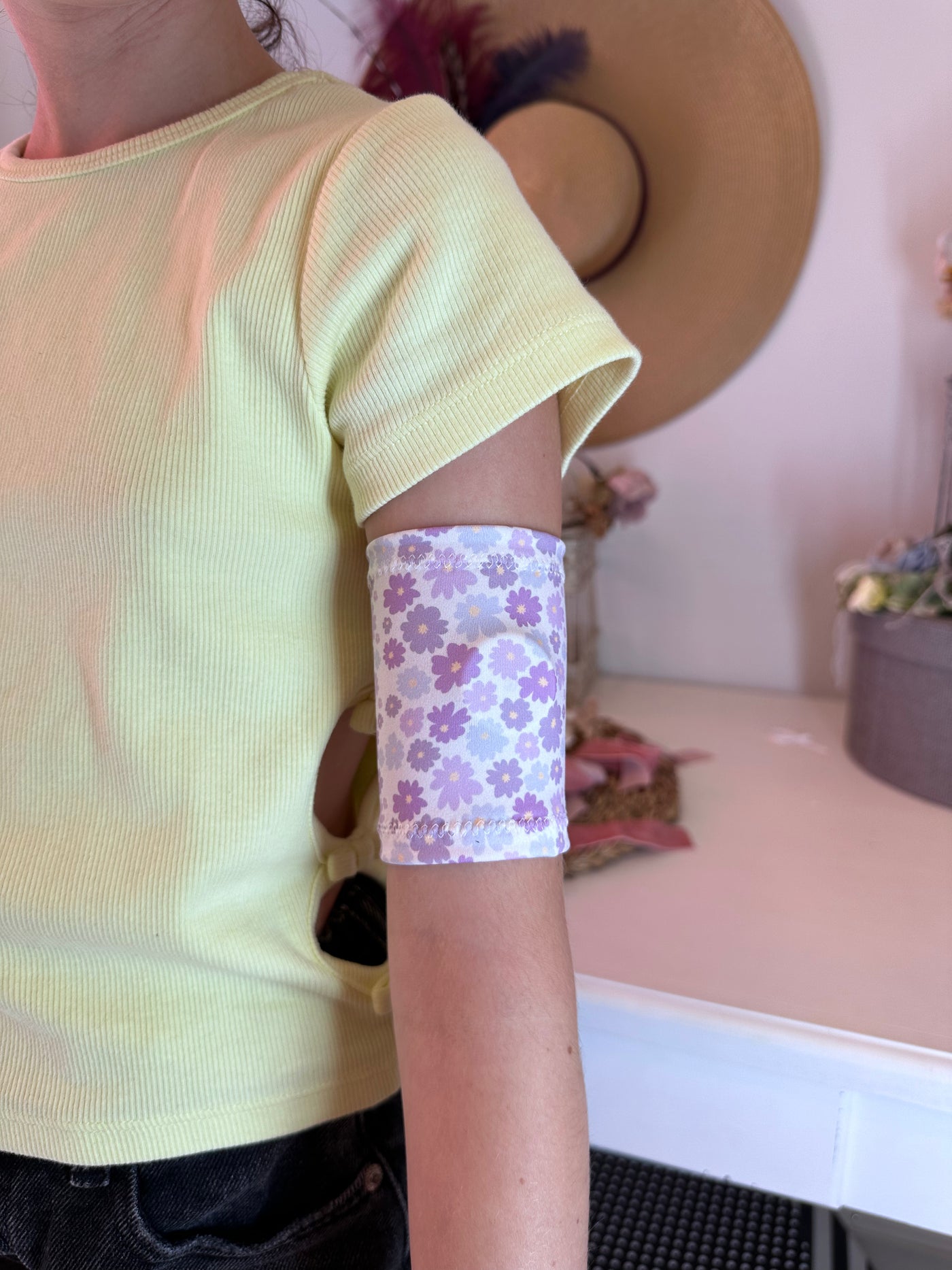 DIABETES SENSOR PROTECTIVE WRISTBAND "FLOWERS"